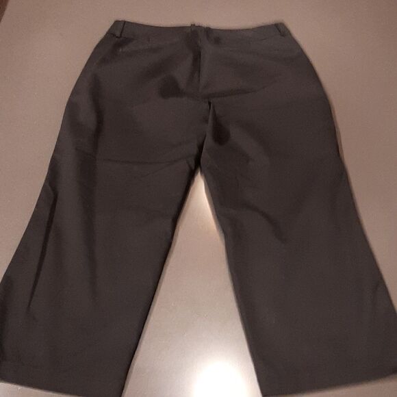 Dockers Ideal Fit Black Cropped Pants - Picture 5 of 10